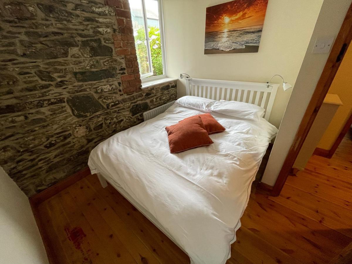 Lovely Apartment Overlooking The Harbour And Bay Ardglass Екстериор снимка
