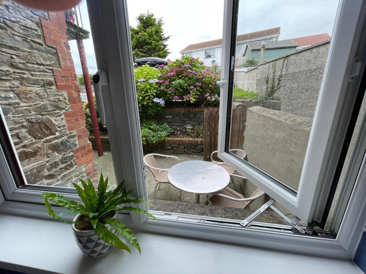 Lovely Apartment Overlooking The Harbour And Bay Ardglass Екстериор снимка